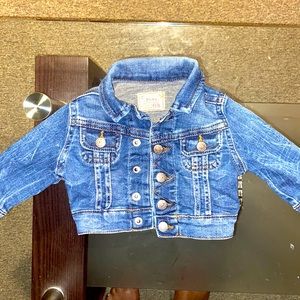 Pole baby’s blue Jean jacket size 6m no stains no smell smoke free home